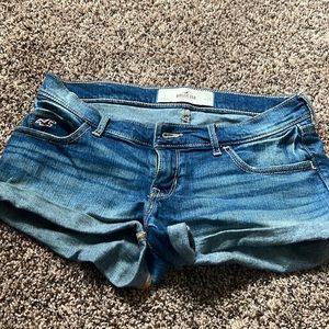 Hollister size 25